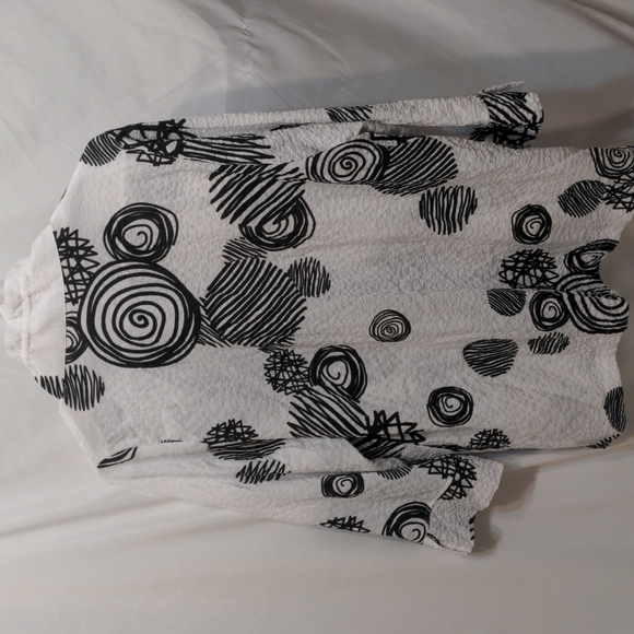 Terra white & black over sized shirt size large - Picture 3 of 8